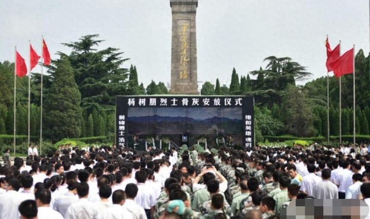 维和英雄杨树朋葬礼:曾出境《真正男子汉》,王宝强、袁弘悼念