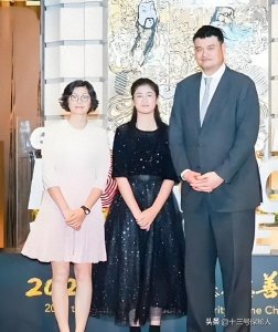 ​姚明女儿15岁身高接近1米9，超过叶莉，美籍身份再次引发关注