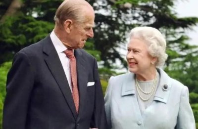 ​96岁英女王：从怀着查尔斯开始，忍菲利普亲王出轨72年，有多憋屈