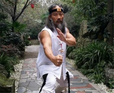 ​中国气功第一人——何道君的江湖路