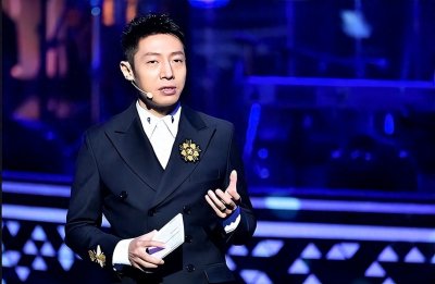 ​撒贝宁结婚8年零绯闻，独宠“洋媳妇”李白，只因一物降一物吗？