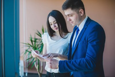 ​领导对异性下属有这些举动，说明他有了暧昧的小心思