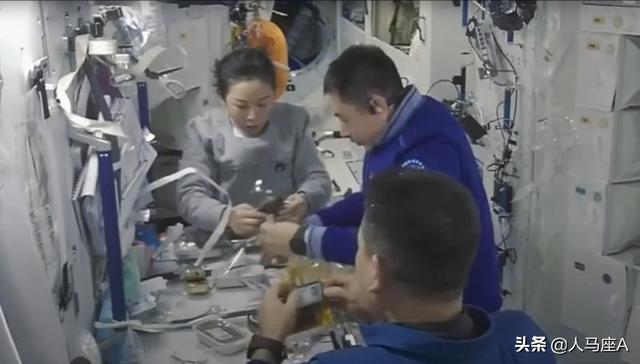 航天员王亚平三人何时返回地球(王亚平出舱6个小时)(8)