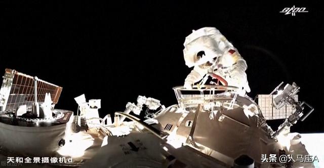 航天员王亚平三人何时返回地球(王亚平出舱6个小时)(1)