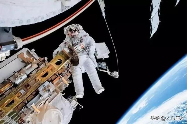 航天员王亚平三人何时返回地球(王亚平出舱6个小时)(5)