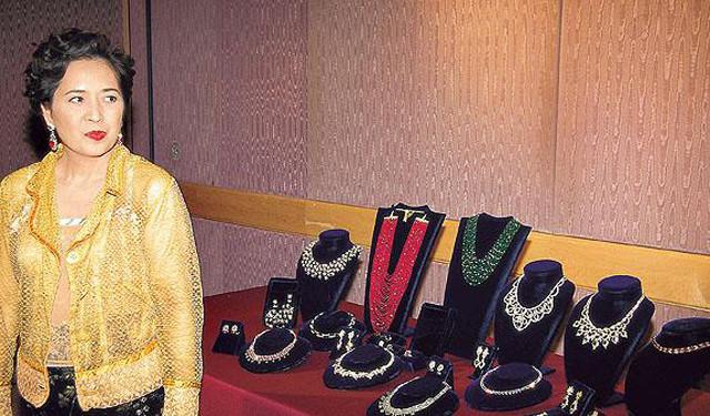 宝咏琴个人资料年轻时候的照片 刘銮雄老婆宝咏琴公开赞赏蔡少芬