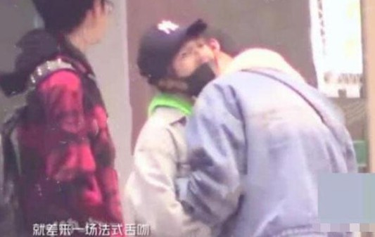 汪苏泷靳梦佳恋情曝光亲吻照片 靳梦佳个人资料什么时候在一起的