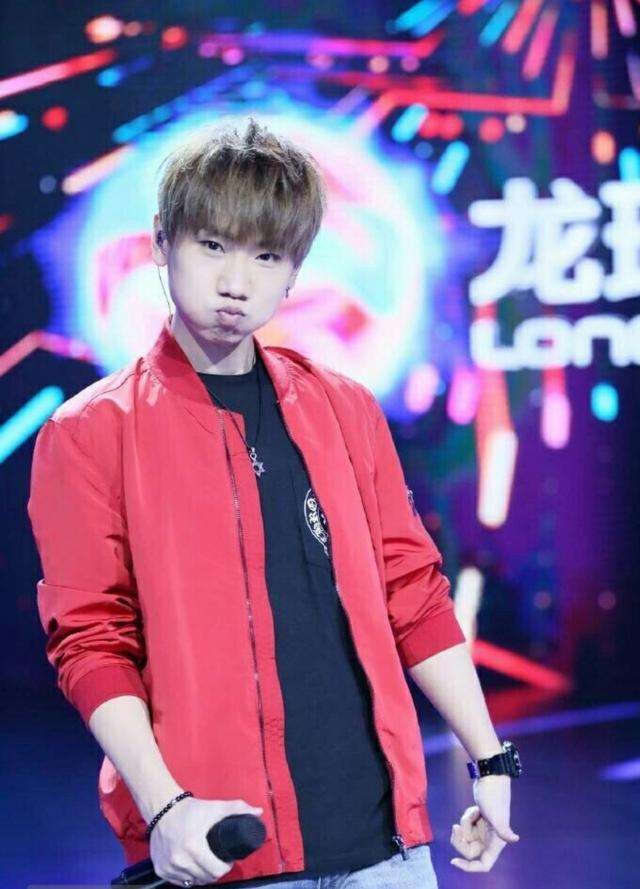 汪苏泷靳梦佳恋情曝光亲吻照片 靳梦佳个人资料什么时候在一起的