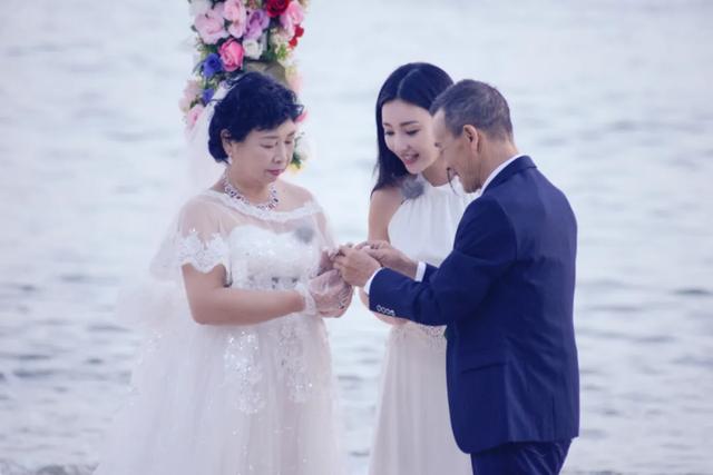 年近40岁的柳岩为何仍然单身(辛酸的柳岩母亲患癌)(26)