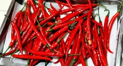 ​辣椒酱的家庭版做法，又香又辣，炒菜，拌饭超过瘾，关键还易保存