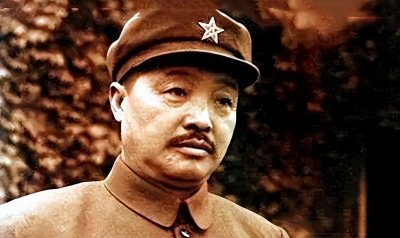 ​彭老总是第一野战军司令，但很多高级将领不服，当众顶撞他