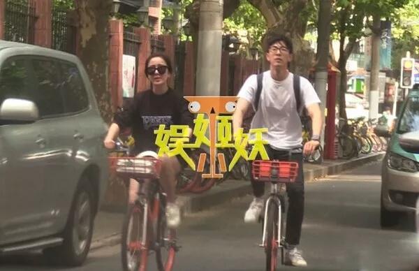 娄艺潇李川两人隔空秀恩爱,隔着屏幕就已吃饱了狗粮