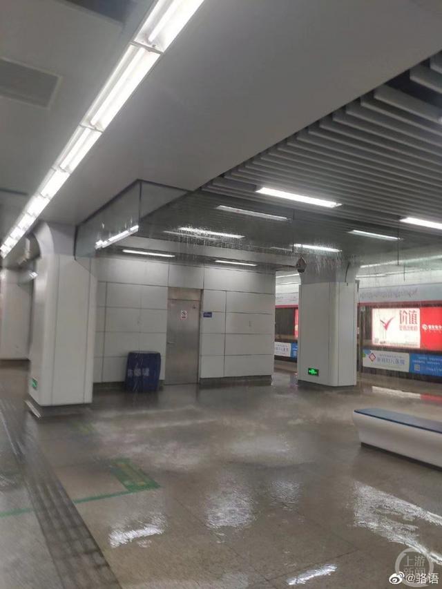 杭州一地铁站内涌入大量积水(杭州一地铁站因积水关闭)(3)