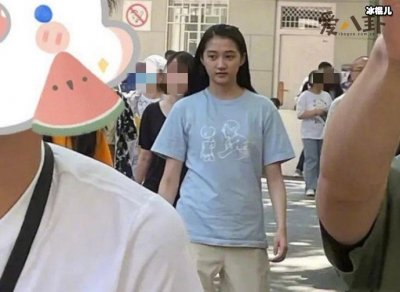 ​关晓彤路透照曝光，本人又黑又胖遭到网友嫌弃？