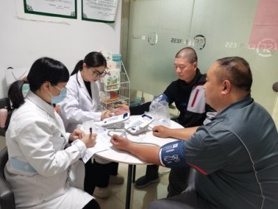 ​福建省晋江市总工会：把移动体检车开进物流园区