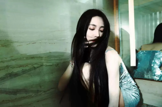 王紫璇电影频道传媒荣誉之夜活动造型写真