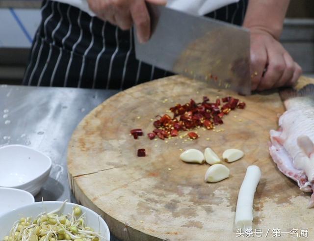 最简单水煮鱼做法(大厨分享家常水煮鱼的做法)(5)