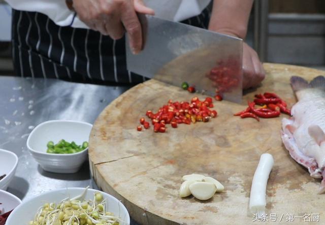 最简单水煮鱼做法(大厨分享家常水煮鱼的做法)(4)