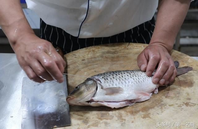 最简单水煮鱼做法(大厨分享家常水煮鱼的做法)(2)