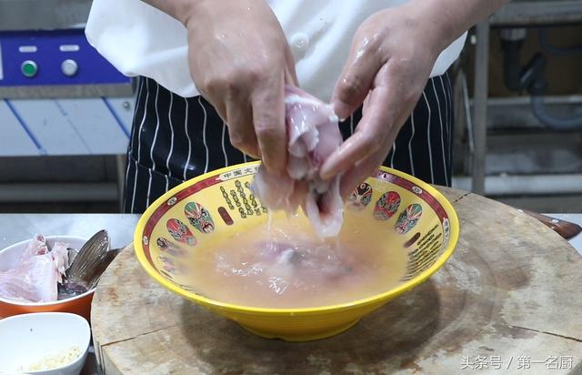 最简单水煮鱼做法(大厨分享家常水煮鱼的做法)(8)