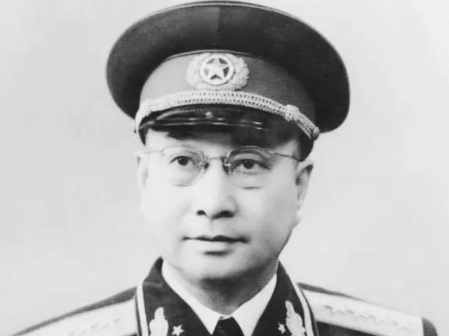 黄维成为俘虏后，面见老同学陈赓，说了句让陈赓哭笑不得的话