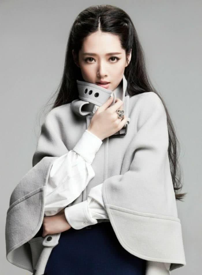 向太毫不掩饰对郭碧婷的喜欢，和向佐手牵手出境？真的在一起了吗