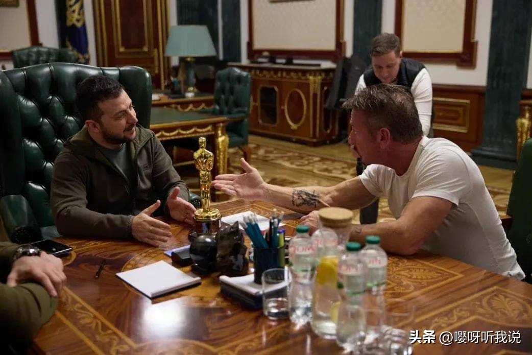 得偿所愿，泽连斯基终于“拿到”了演艺生涯最高奖—奥斯卡小金人