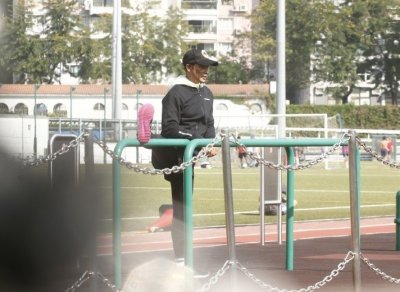 ​任达华养伤半年准备“复出”公园锻炼精神饱满