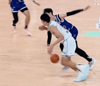 ​篮球传奇！超越王哲林的53分钟31分16板震撼登场！