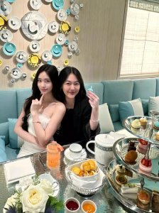 ​小S晒与17岁二女儿Lily合照 母女俩漂亮似姐妹
