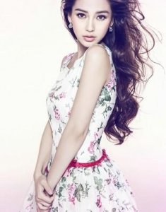 ​娱乐圈的混血美女样貌惊艳，最后两位却沦为豪门弃妇