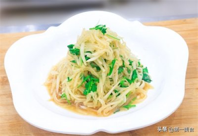 ​厨师长分享饭店凉拌萝卜丝正确做法，凉拌之前先腌制，清脆入味