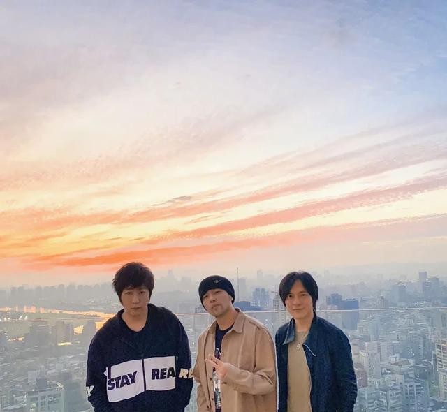 阿信蛋蛋的关系（秘密同居阿信和蛋蛋的恋情曝光）