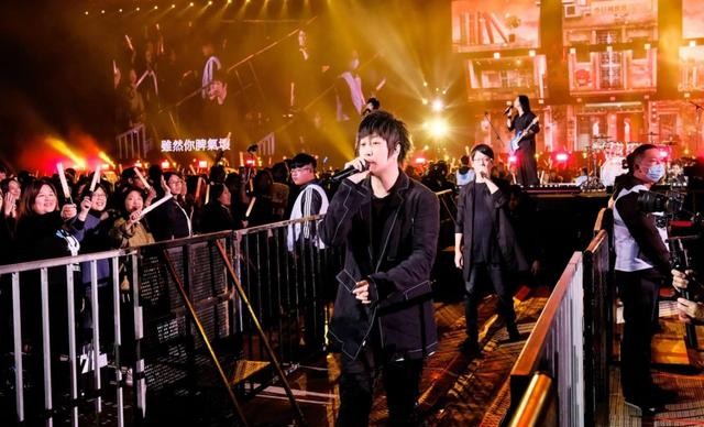 阿信蛋蛋的关系（秘密同居阿信和蛋蛋的恋情曝光）