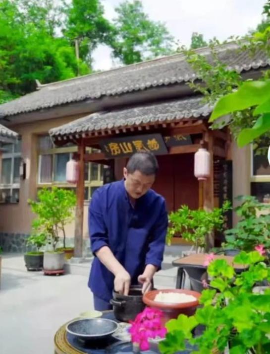 李亚鹏和王菲的婚姻（李亚鹏豪掷4亿开民宿）(4)