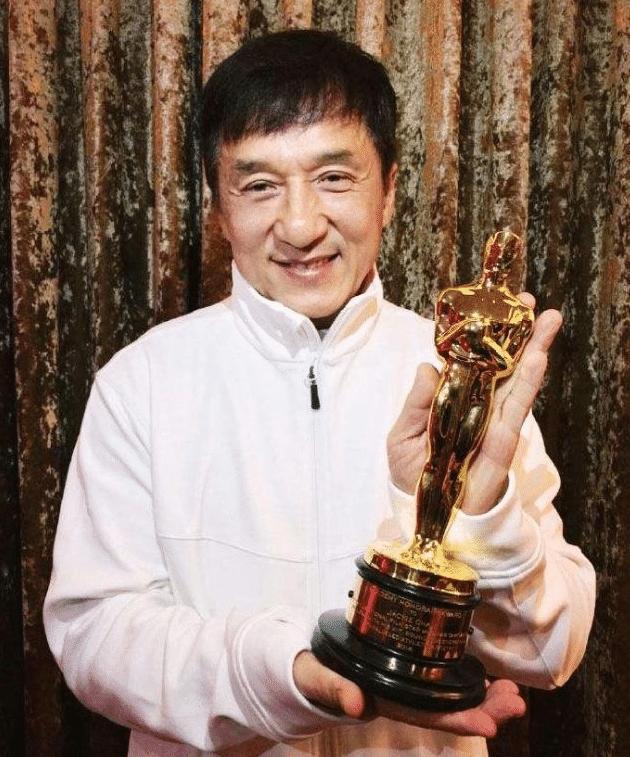 国家一级演员名单公布，成龙星爷实至名归，网友：竟然有王菲