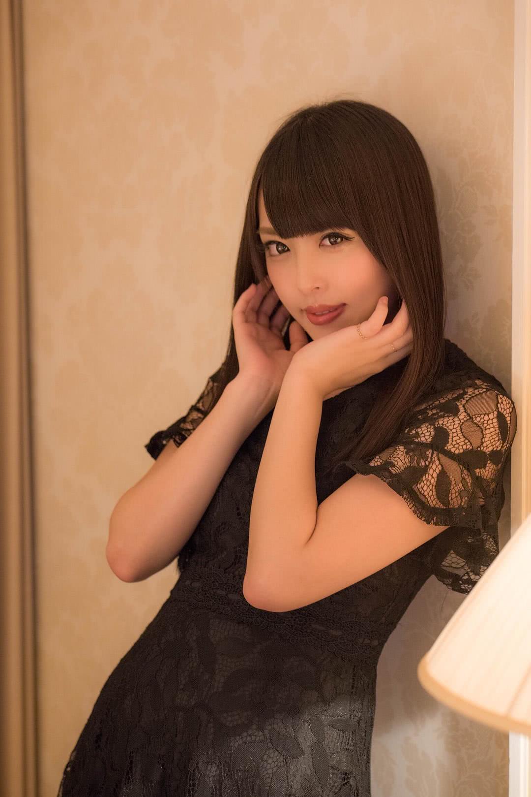 黑木郁美个人资料写真作品