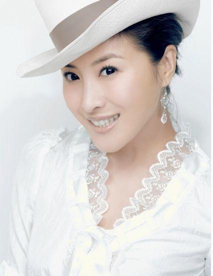 赵本山是她“恩人”，却与范伟搭档多年，如今还拒绝上春晚！