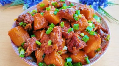 ​南瓜烧排骨，粉糯、脱骨，一番田园风味，做法简单，老少皆宜