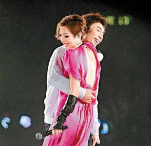 ​郑秀文婚后为何拒绝生育？揭和许志安20年分合情史！