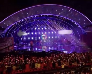 ​毛阿敏田震合唱冬天里的一把火(毛阿敏田震天后合唱太震撼)