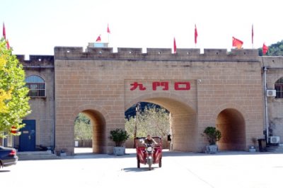 ​这里上有长城，下有隧道，是万里长城唯一一座水上长城