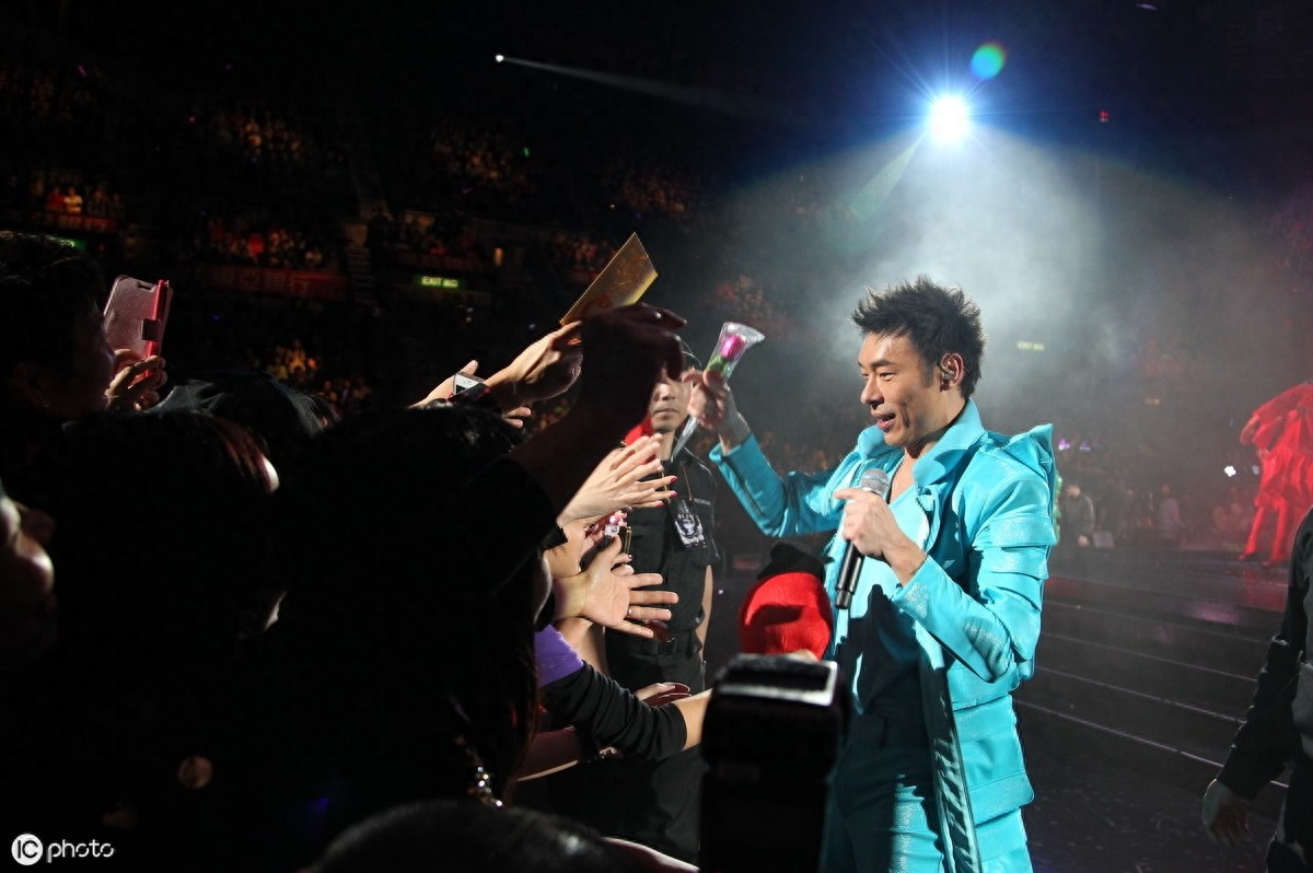 许志安郑秀文情史大起底:苦恋22年分手7年,婚后6年男方出轨