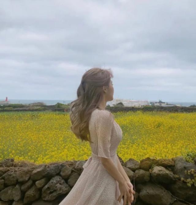 懂优雅的人，往往都有一件茶歇裙