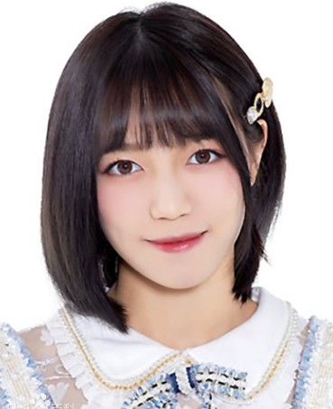 易嘉爱创作型艺人,自己填词谱曲并演唱,是团内公认的音乐才女