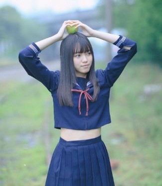 易嘉爱创作型艺人,自己填词谱曲并演唱,是团内公认的音乐才女