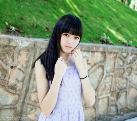 易嘉爱创作型艺人,自己填词谱曲并演唱,是团内公认的音乐才女