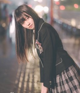 ​易嘉爱创作型艺人，自己填词谱曲并演唱，是团内公认的音乐才女