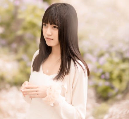 易嘉爱创作型艺人,自己填词谱曲并演唱,是团内公认的音乐才女