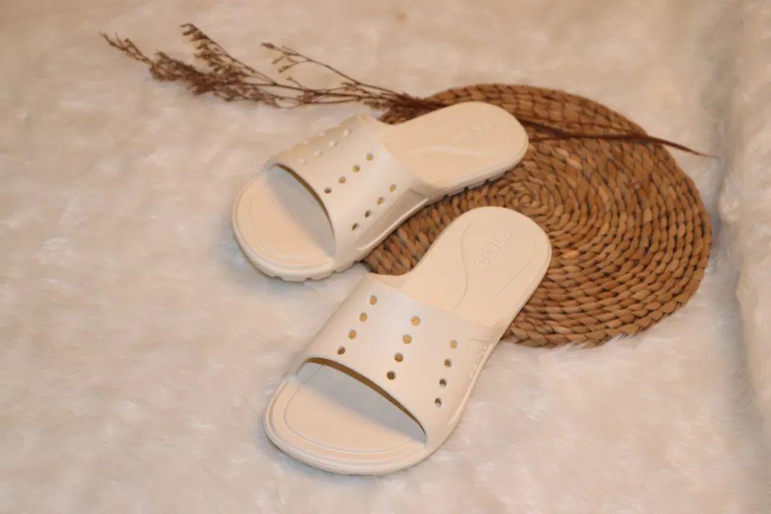 去海边玩穿啥鞋子合适（旅游去海边穿什么鞋子合适）(图5)